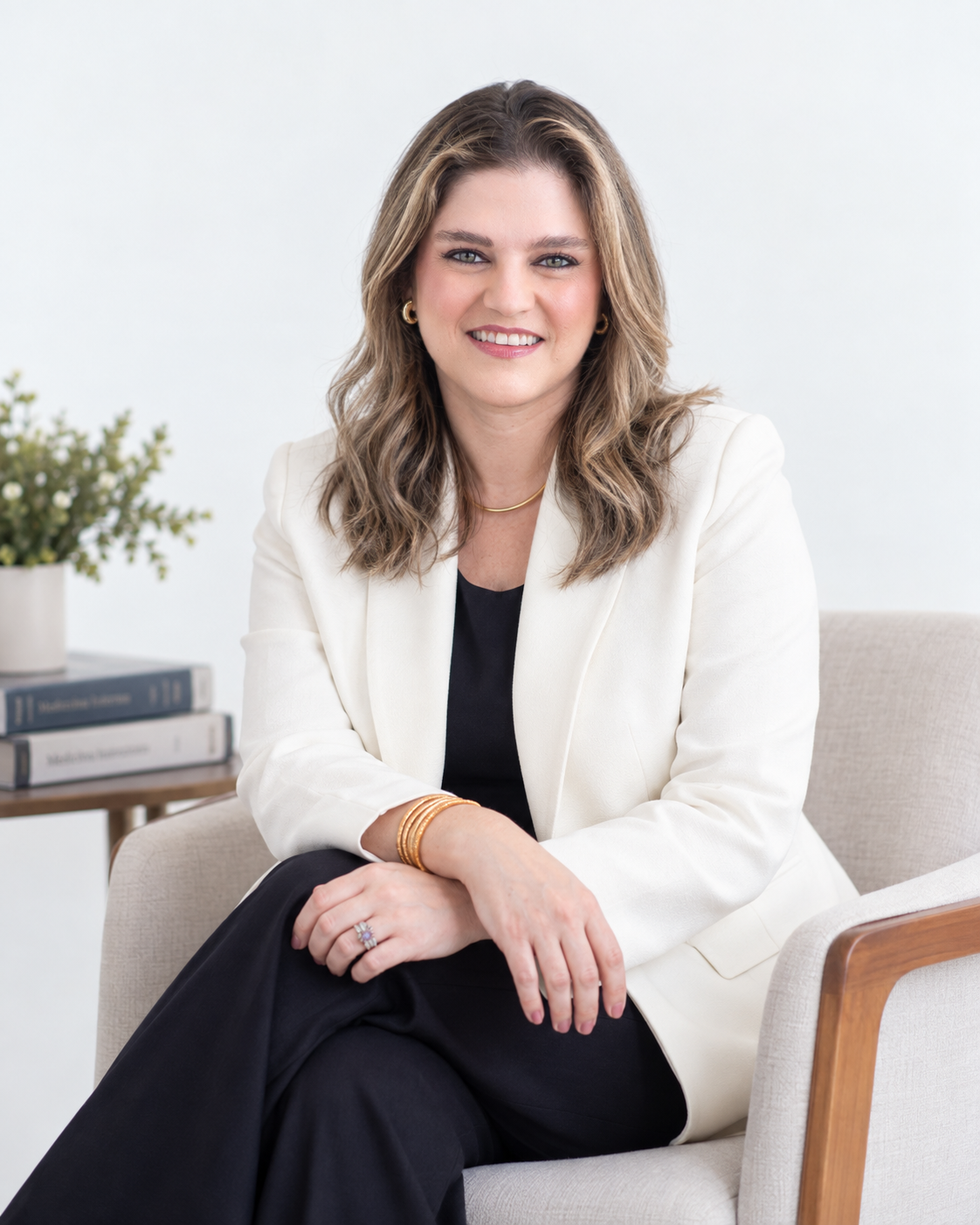 Dra. Lívia Pino em atividade de docência em Dermatologia